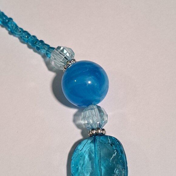 blue funky chunk necklace with metal clasp - Picture 3 of 5